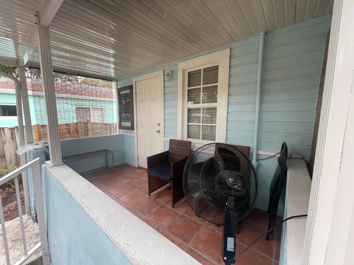 מיאמי Key West Style Historic Home In Coconut Grove Florida, The Blue House מראה חיצוני תמונה