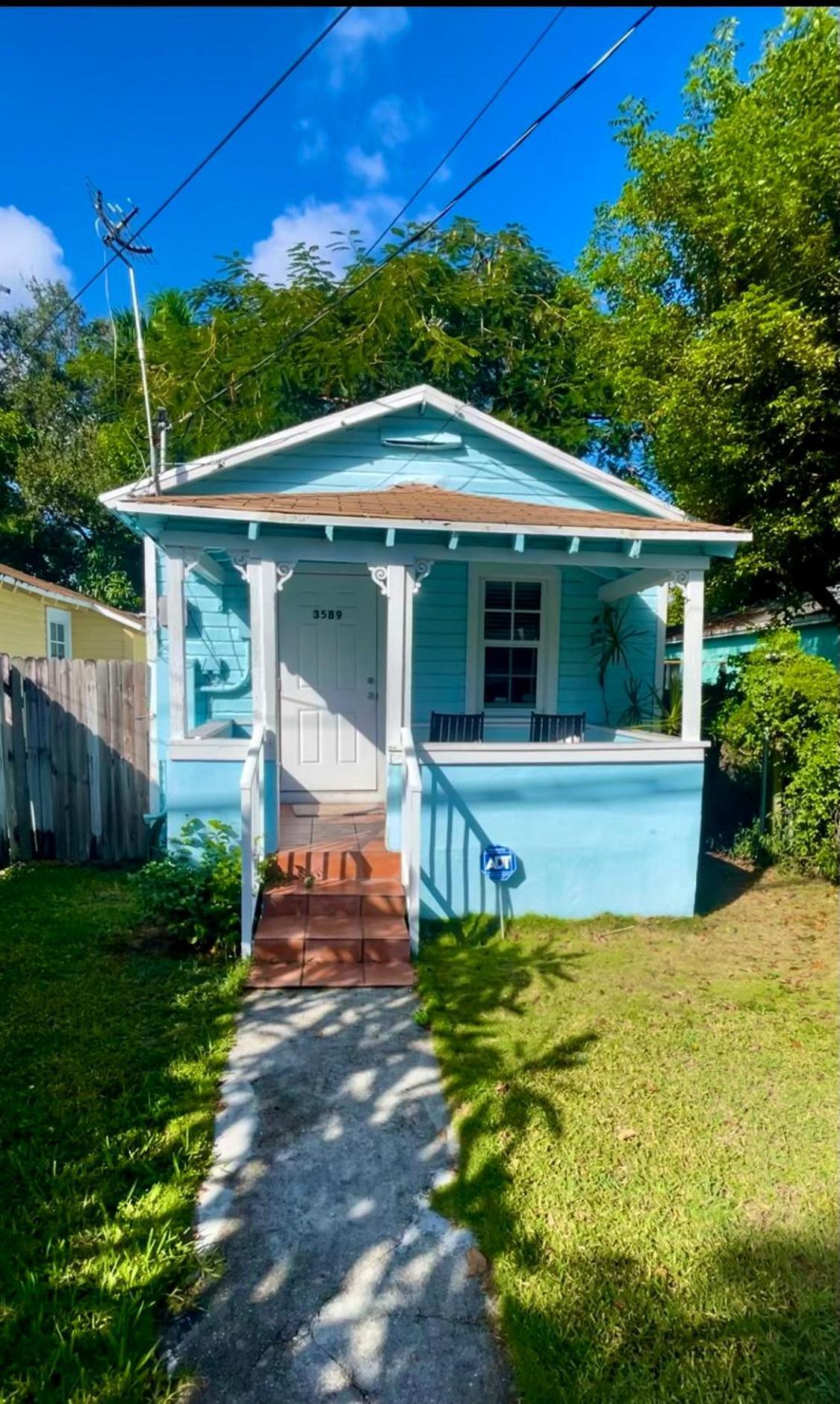 מיאמי Key West Style Historic Home In Coconut Grove Florida, The Blue House מראה חיצוני תמונה